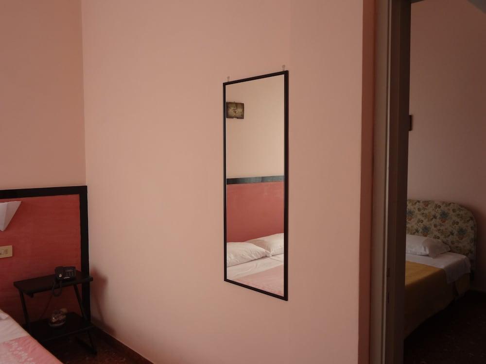 Hotel Nettuno ポルト・サン・ジョルジョ エクステリア 写真