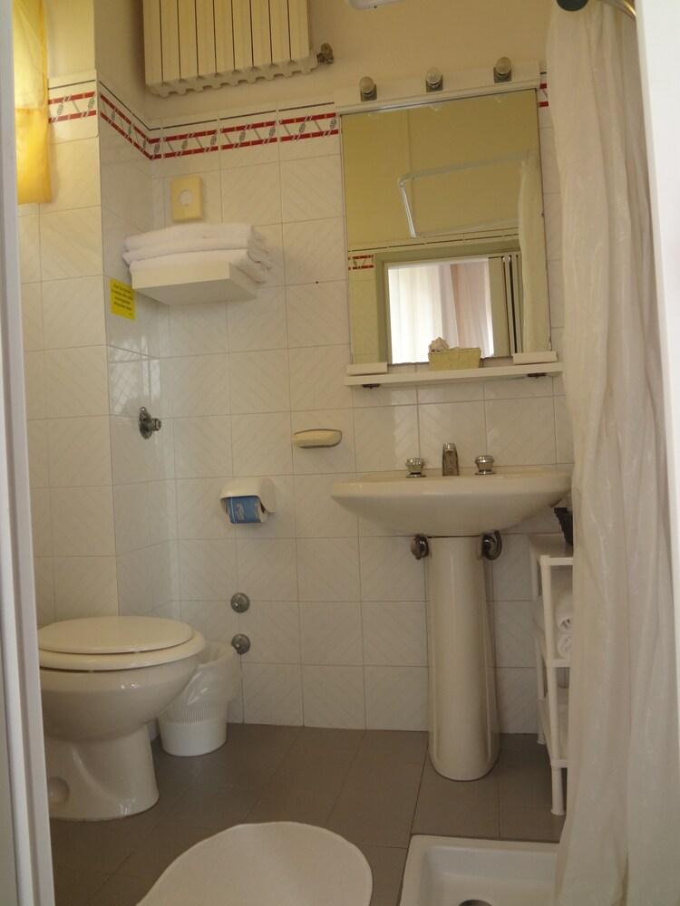 Hotel Nettuno ポルト・サン・ジョルジョ エクステリア 写真