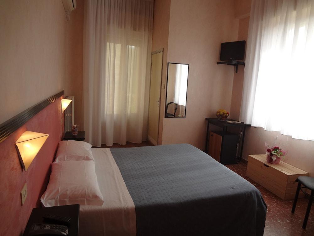 Hotel Nettuno ポルト・サン・ジョルジョ エクステリア 写真