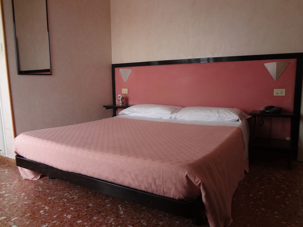 Hotel Nettuno ポルト・サン・ジョルジョ エクステリア 写真