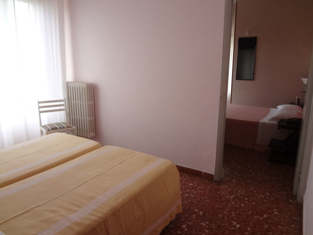 Hotel Nettuno ポルト・サン・ジョルジョ エクステリア 写真