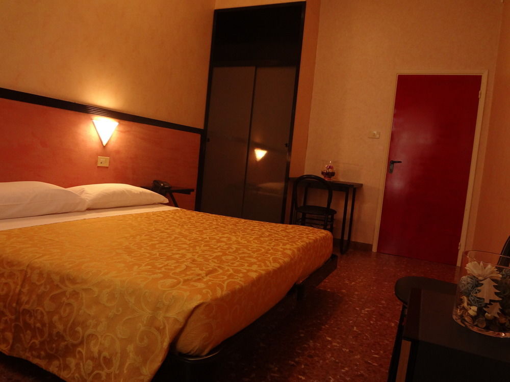 Hotel Nettuno ポルト・サン・ジョルジョ エクステリア 写真