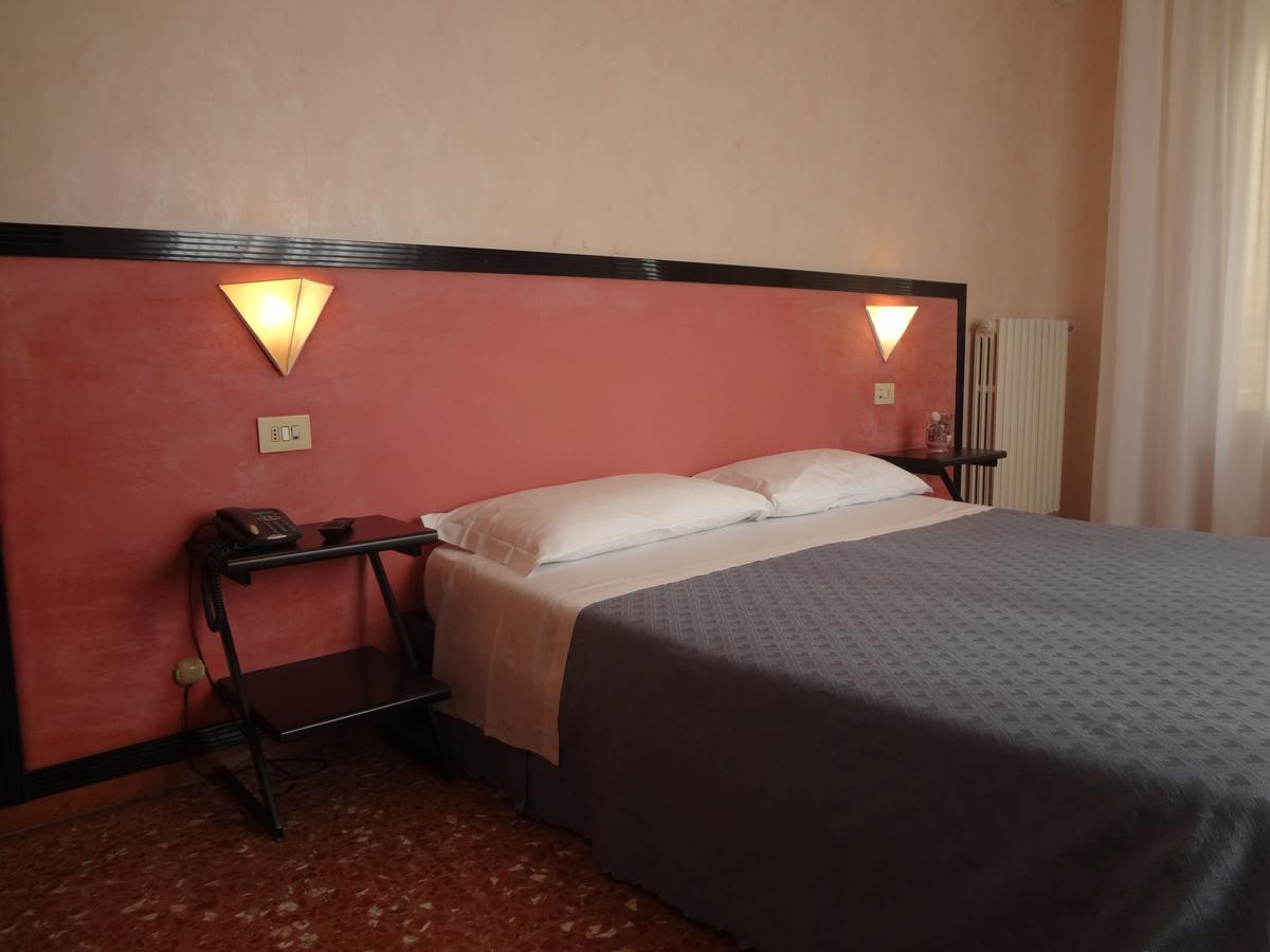 Hotel Nettuno ポルト・サン・ジョルジョ エクステリア 写真