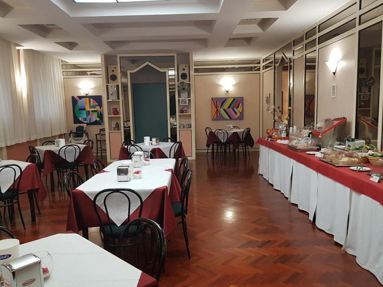 Hotel Nettuno ポルト・サン・ジョルジョ エクステリア 写真